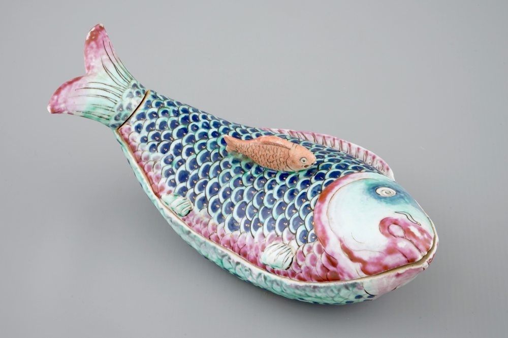 A Chinese famille rose carp-shaped tureen and cover, Qianlong, 18th C.