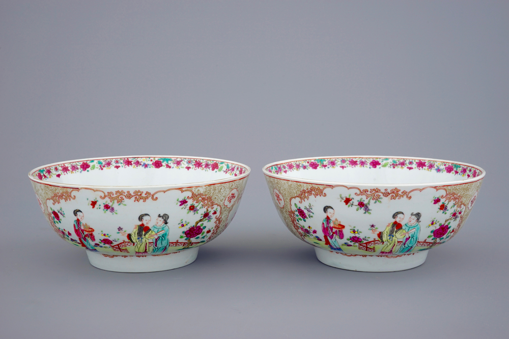 Une paire de bols en porcelaine de Chine famille rose, Qianlong, 18&egrave;me