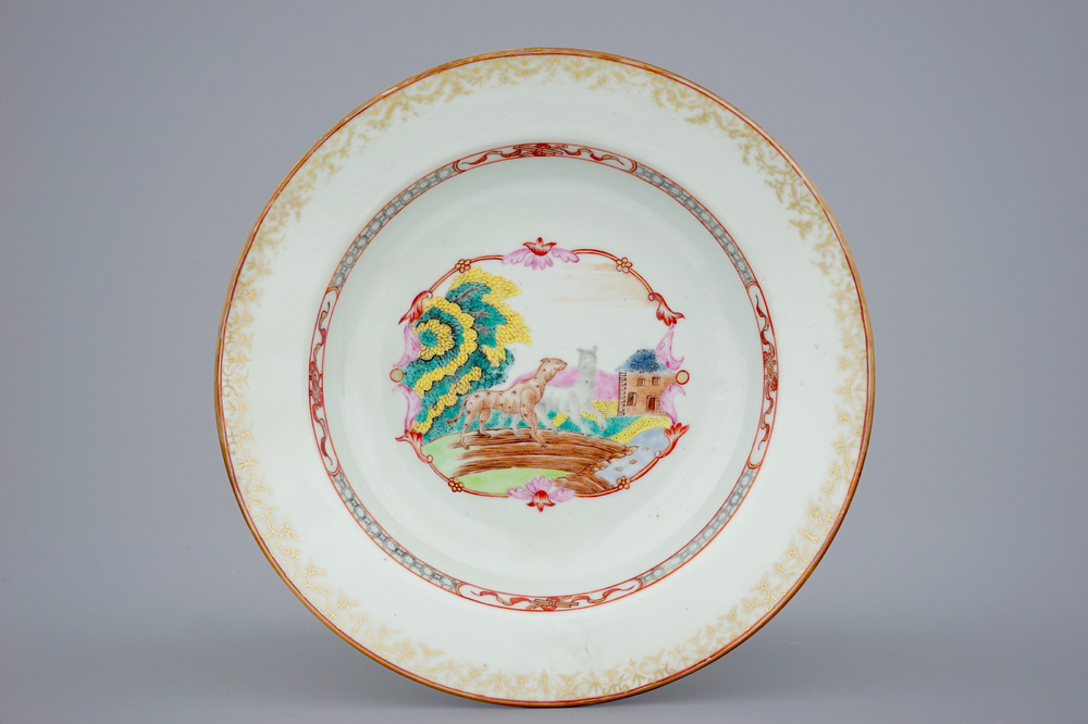 Une assiette en porcelaine de Chine de style de Meissen, 18&egrave;me