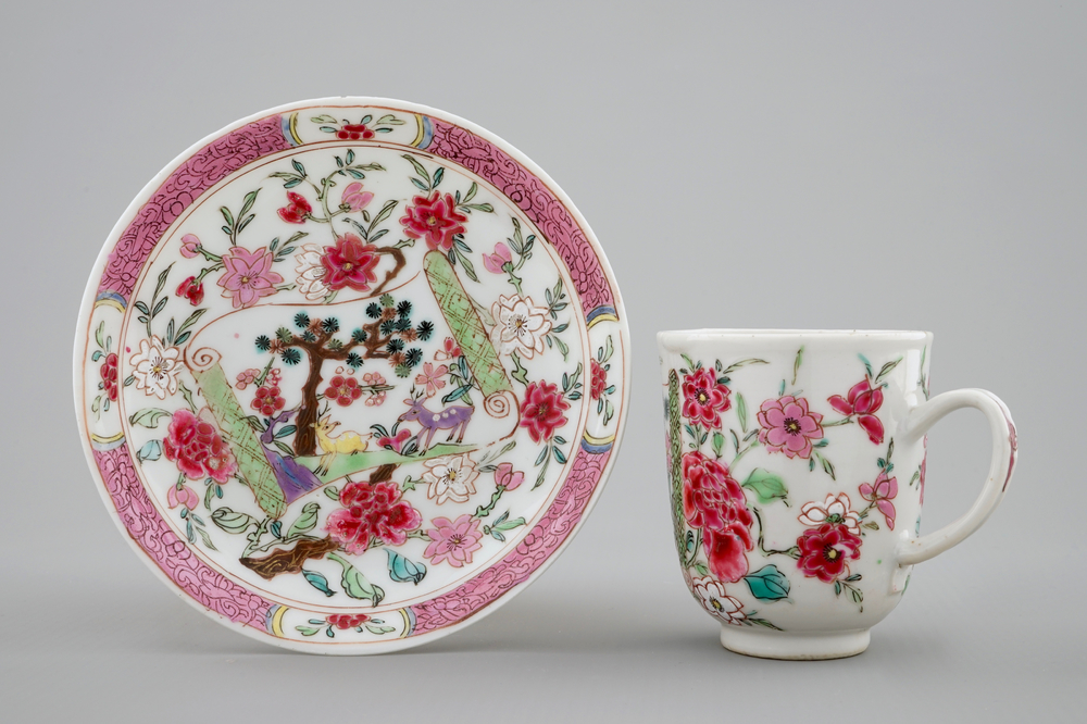 Une tasse et soucoupe en porcelaine de Chine &agrave; d&eacute;cor de cerfs, Yongzheng/Qianlong