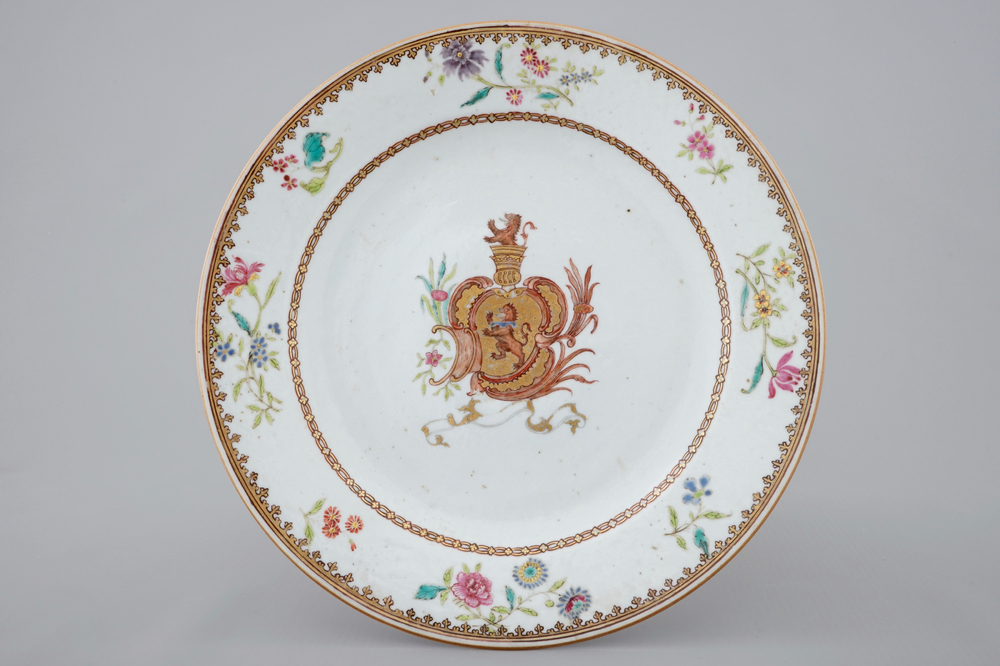 A Chinese famille rose export porcelain armorial plate, Qianlong, 18th C.