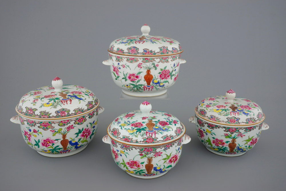 Twee paar Chinese famille rose dekselterrines, Qianlong, 18e eeuw