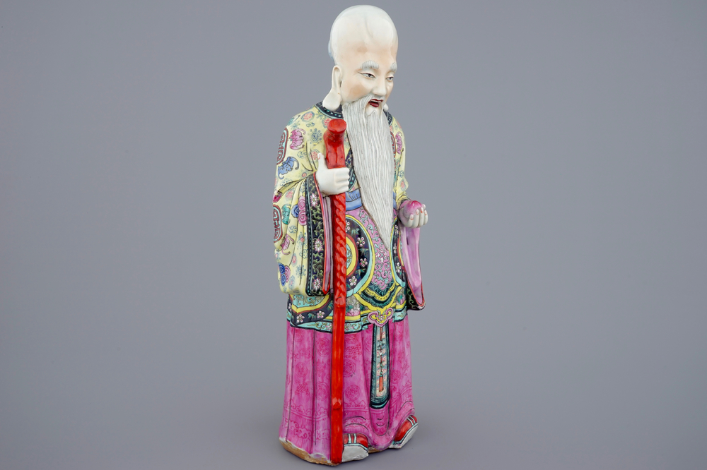 Een Chinese famille rose figuur van Shou Lao, 19e eeuw