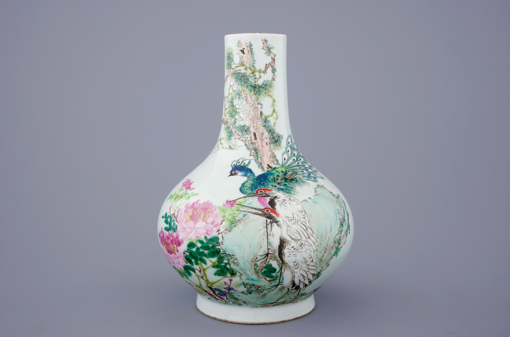 Een Chinese qianjiang cai vaas met vogels, gesigneerd Ma Qing Yun, 19/20e eeuw