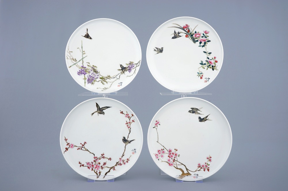Un lot de 4 assiettes en porcelaine de Chine famille rose aux oiseaux et fleurs, 20&egrave;me