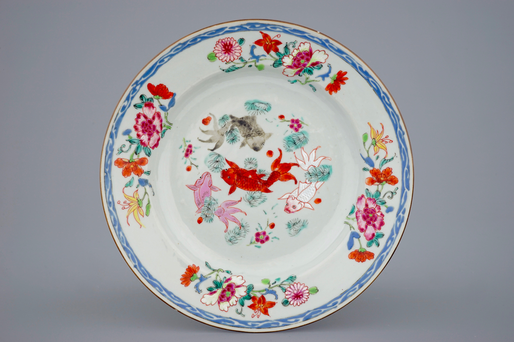 A Chinese famille rose carps plate, Yongzheng/Qianlong