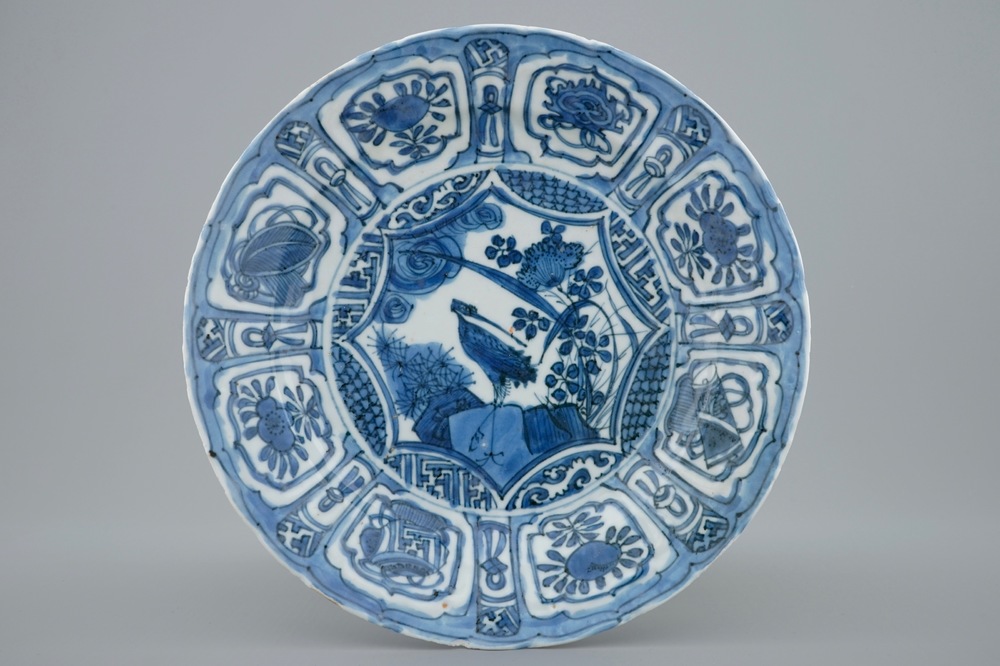 A blue and white Chinese kraak porcelain plate with a crane, Wanli, 1573-1619