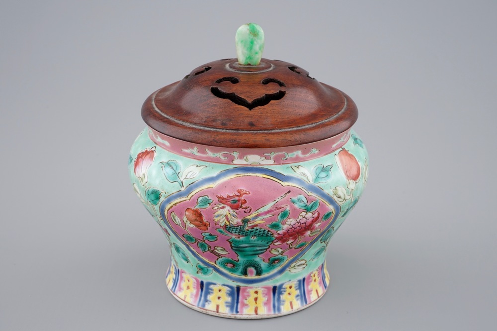 A Chinese turquoise ground "Straits" jar and jade-finial cover for the Indonesian market, 19th C.