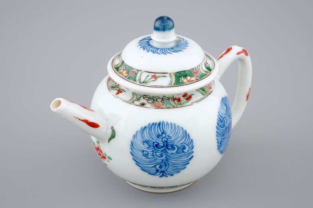 A Chinese famille verte teapot and cover, Kangxi