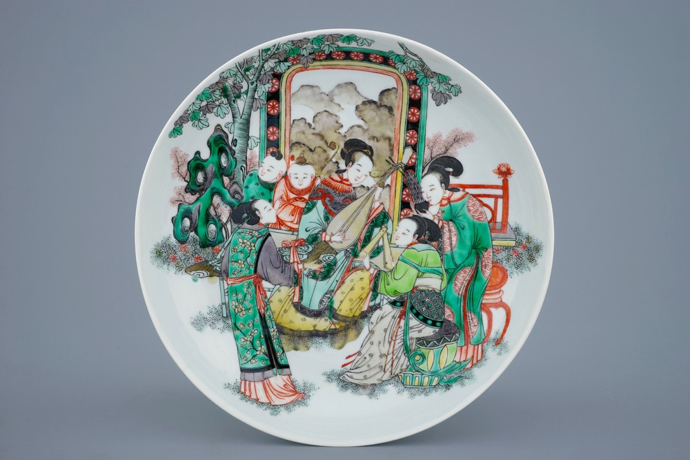 A Chinese famille verte plate with ladies playing music, 19th C.