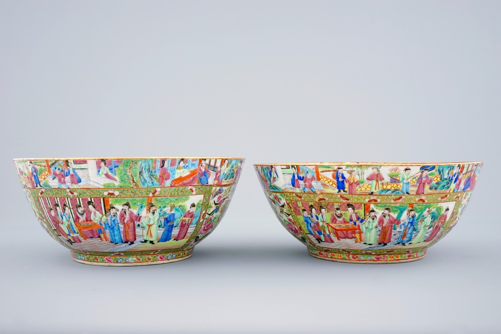 A good pair of Chinese Canton rose medallion bowls, 19th C.