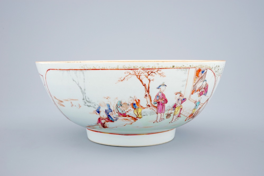 A large Chinese famille rose mandarin bowl, Qianlong, 18th C.