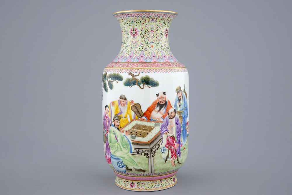 A fine Chinese Republic famille rose vase, 20th C.