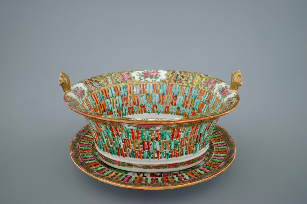 Un panier ajour&eacute; sur pr&eacute;sentoir en porcelaine de Chine de Canon, 19&egrave;me