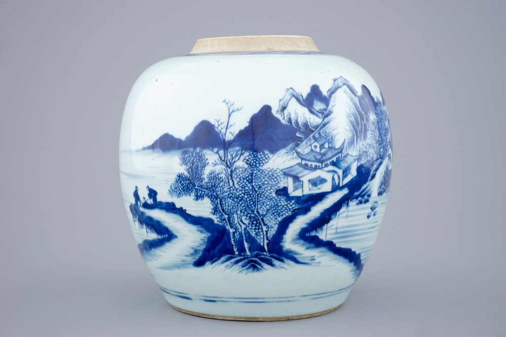 Un pot &agrave; gingembre en porcelaine de Chine bleu et blanc, Kangxi