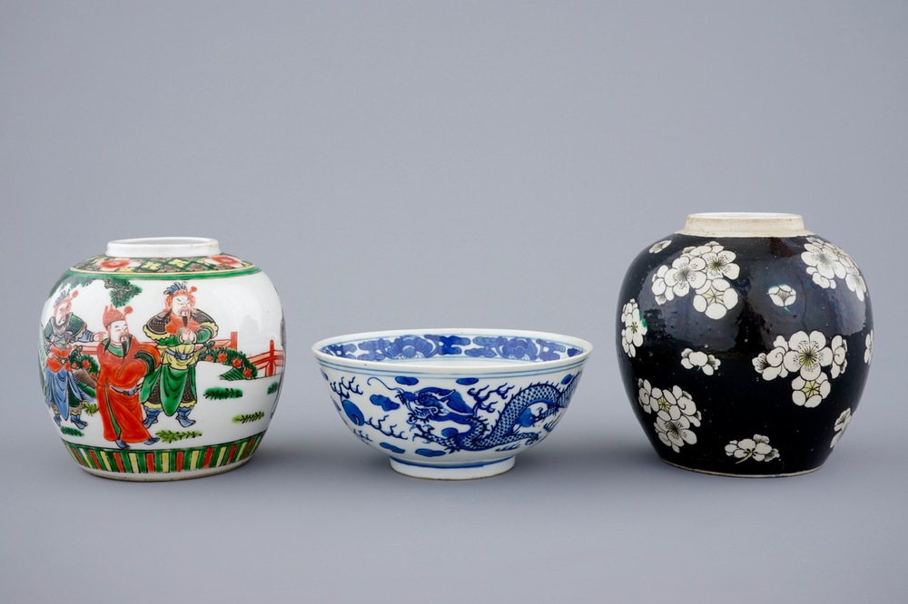 2 Chinese ginger jars in famille verte and noire with a blue and white dragon bowl, 19th C.