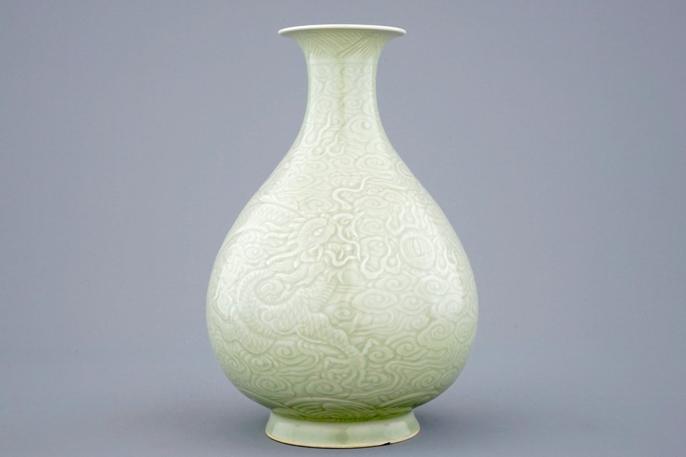 A Chinese celadon underglaze decorated yuhuchunping dragon vase, 19/20th C.