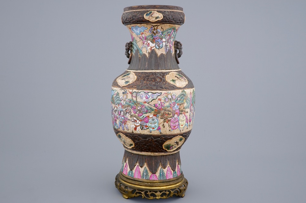 A Chinese Nanking famille rose crackle vase on bronze foot, 19th C.