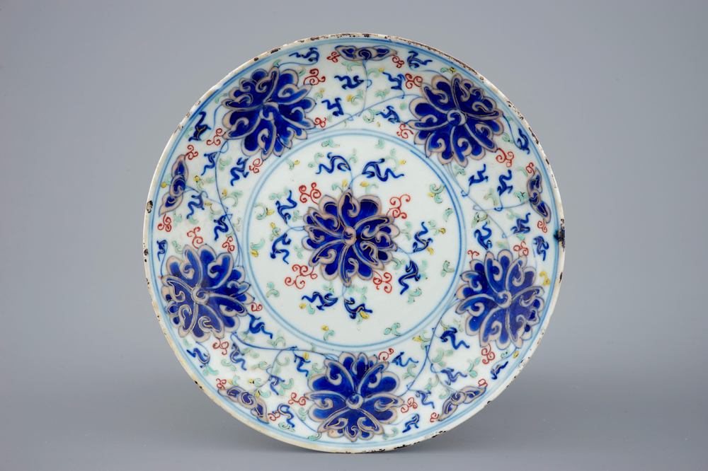 A Chinese doucai lotus scroll plate with Guangxu mark, 19/20th C.