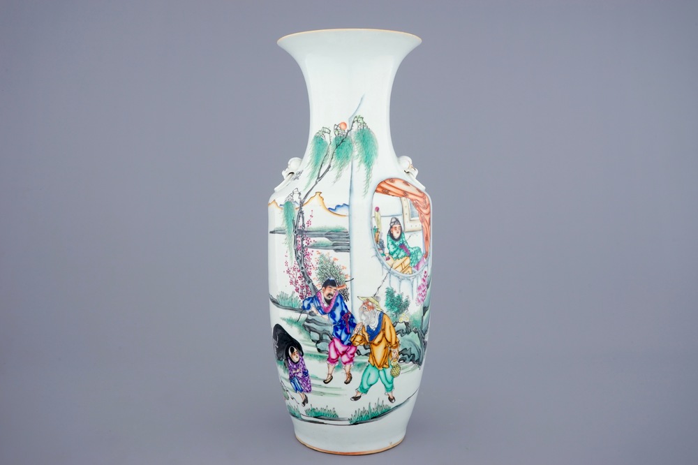 A Chinese famille rose vase with fishermen, 19/20th C.