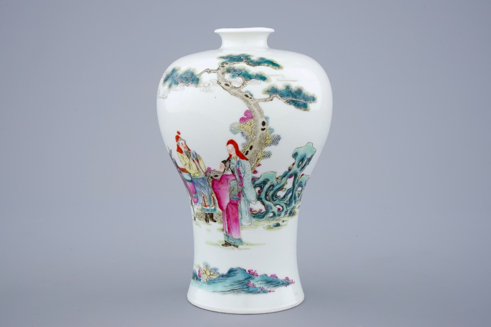 A fine Chinese famille rose meiping vase with a figurative scene, 19/20th C.