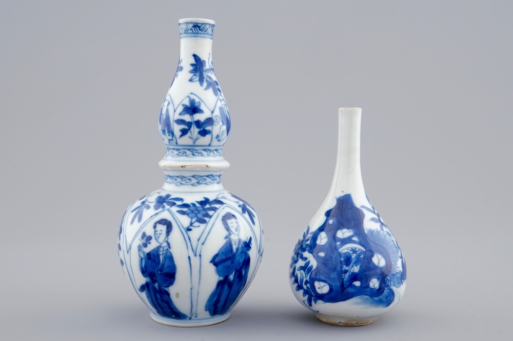 Twee kleine Chinese blauw-witte vaasjes, Kangxi