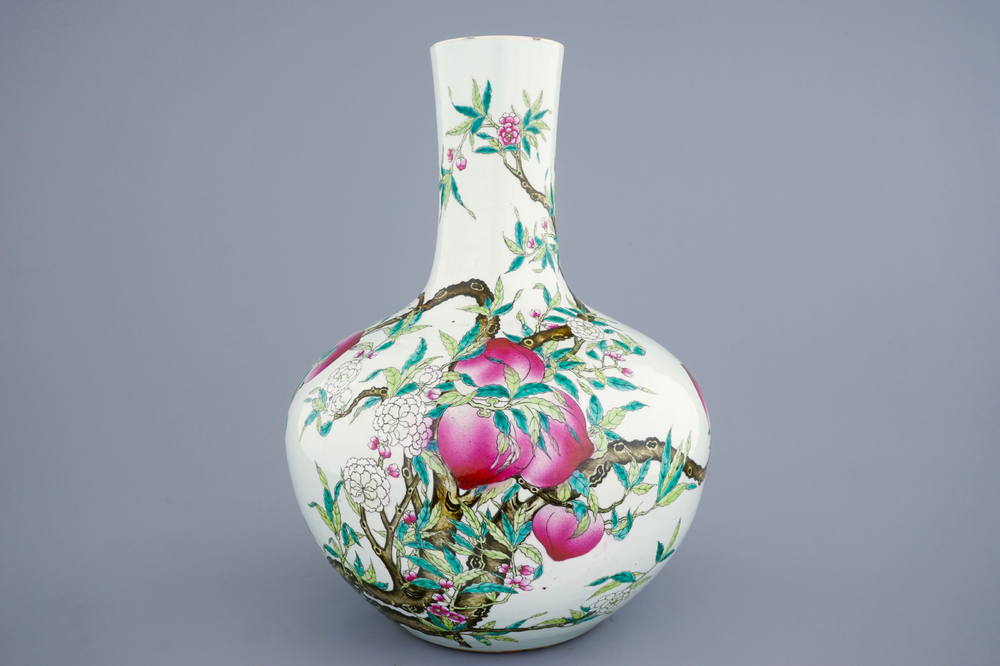 A fine Chinese famille rose tianqiuping "Nine peaches" vase, Guangxu mark, 19/20th C.