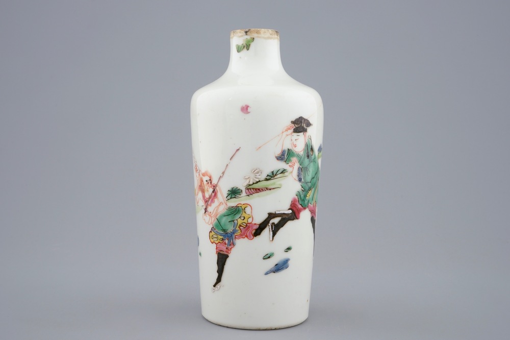 Un vase en porcelaine de Chine famille rose &agrave; d&eacute;cor d'un combat, Yongzheng, 1723-1735