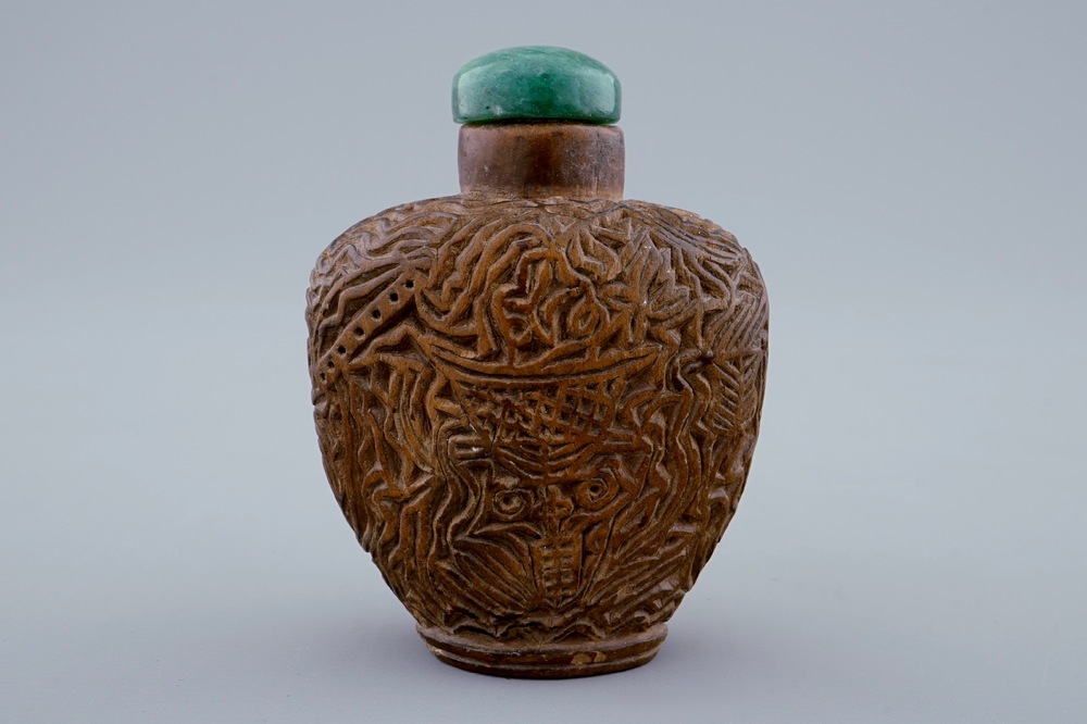 A Chinese carved bamboo snuff bottle, 19/20th C.