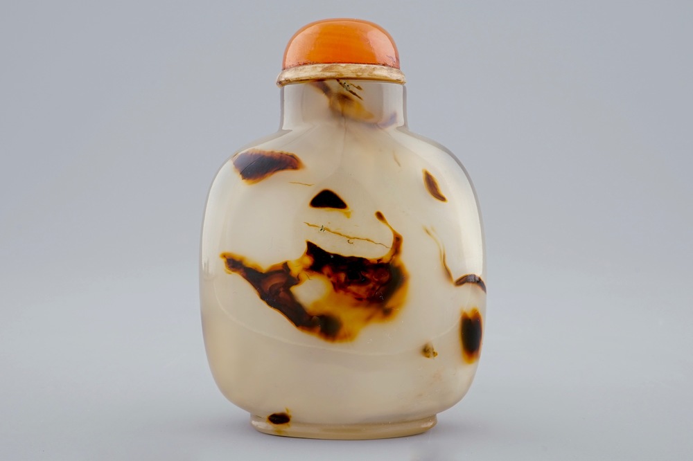A Chinese agate snuff bottle, 19/20th C.