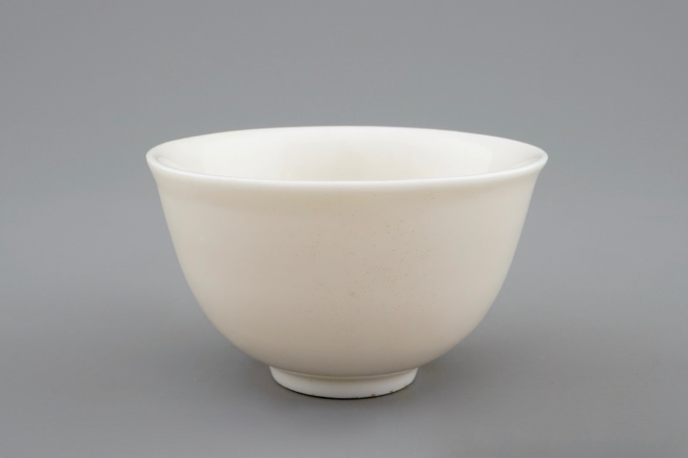 Een Chinees blanc de Chine Dehua kopje, Kangxi