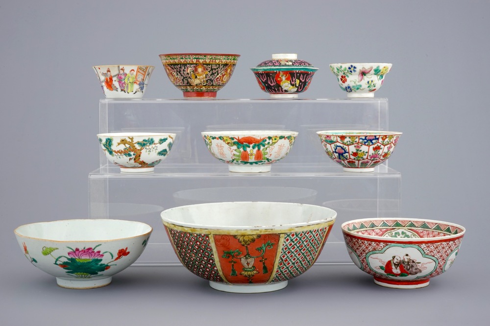 Een lot van 10 diverse Chinese famille rose en Bencharong kommen, 19/20e eeuw