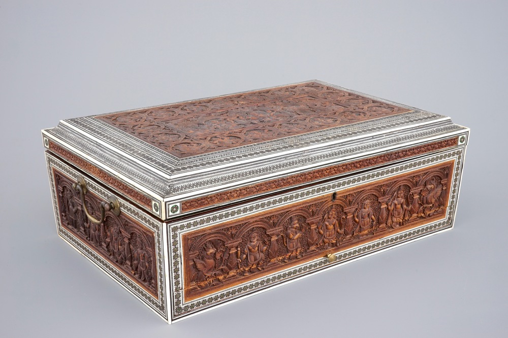 Un coffret anglo-indien en bois sculpt&eacute; incrust&eacute; d'ivoire, Vizagapatam, 19&egrave;me