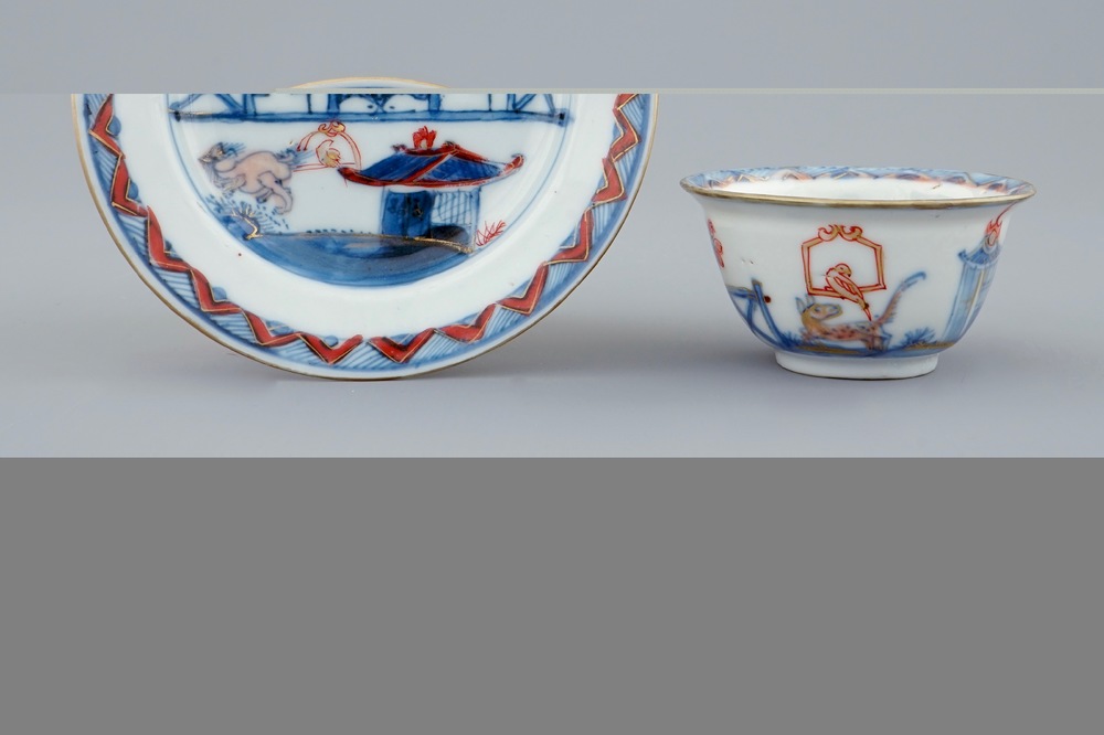 A Chinese Imari style cup and saucer with a parrot, Qianlong, 18th C.