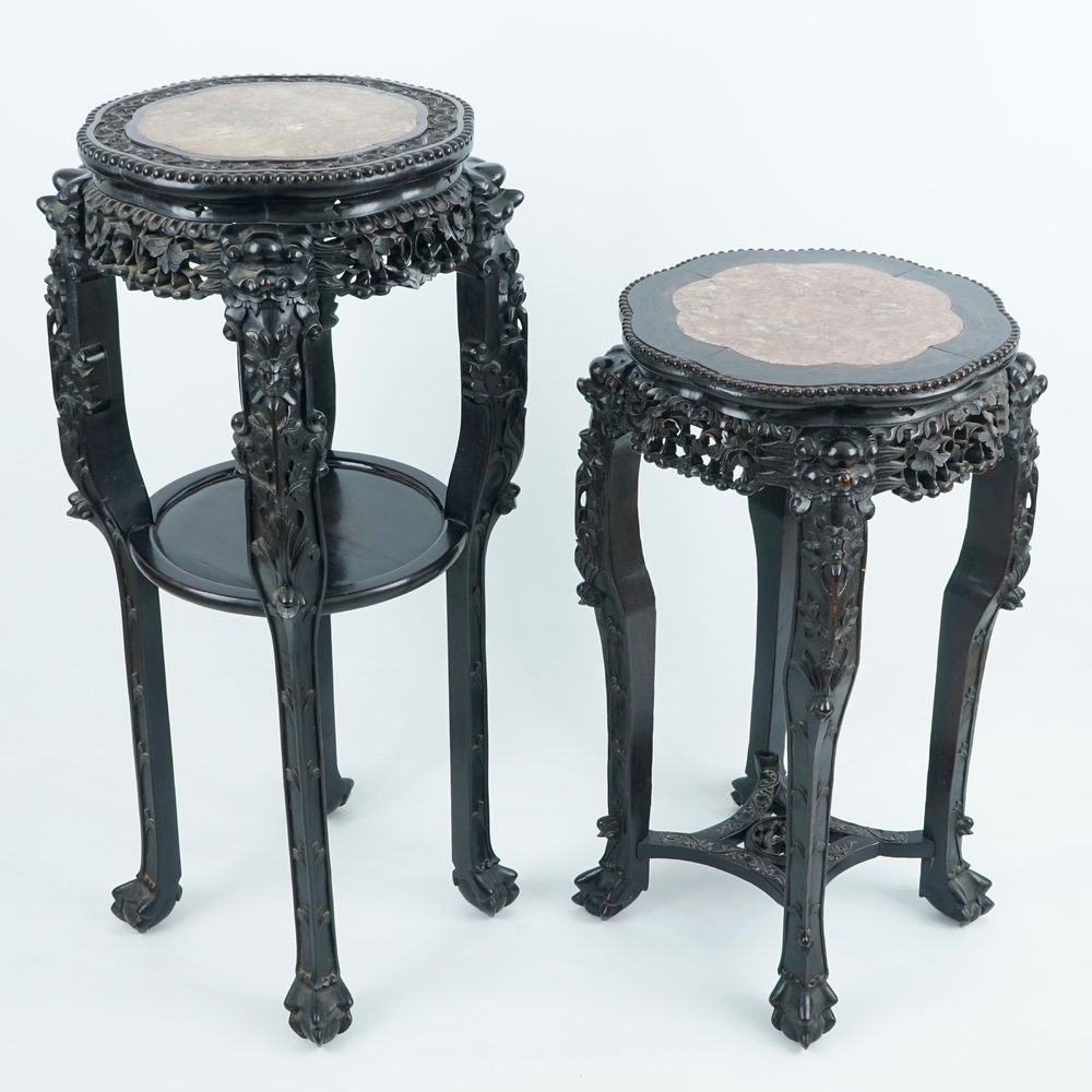 Deux grands socles chinois en bois sculpt&eacute; et marbre, 19&egrave;me