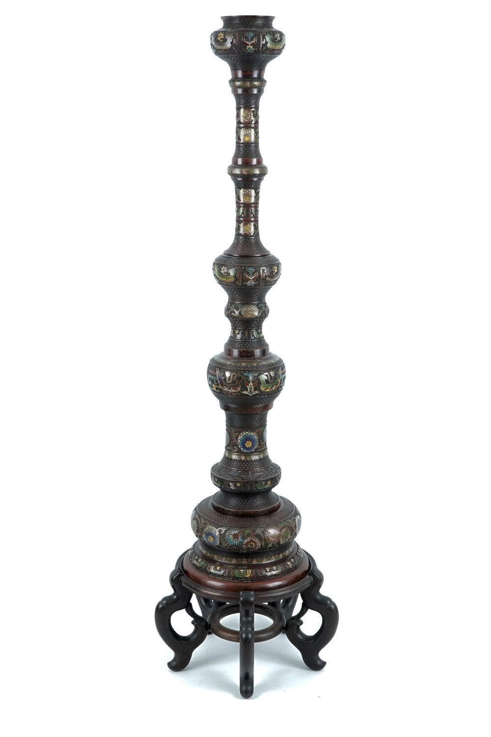 Une colonne d'&eacute;clairage en &eacute;mail champlev&eacute; et bronze, Japon, Meiji, 19&egrave;me