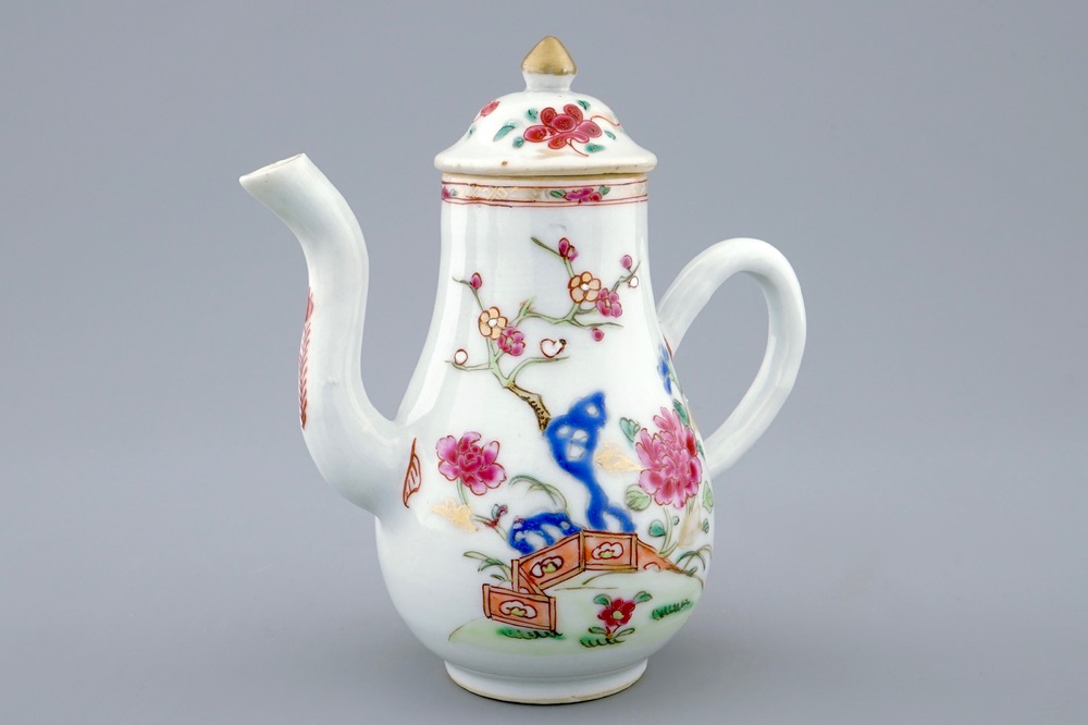 Een Chinees famille rose dekselkannetje, Qianlong, 18e eeuw