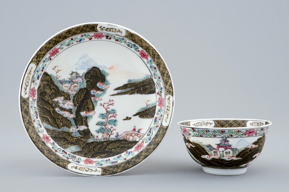Une tasse et soucoupe en porcelaine de Chine famille rose au paysage montagnard, Yongzheng, 1723-1735