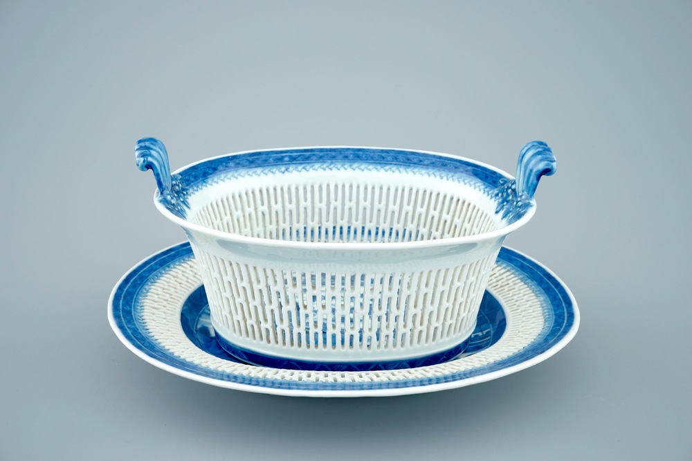 A Chinese blue and white pierced basket on stand, Qianlong, 18th C.