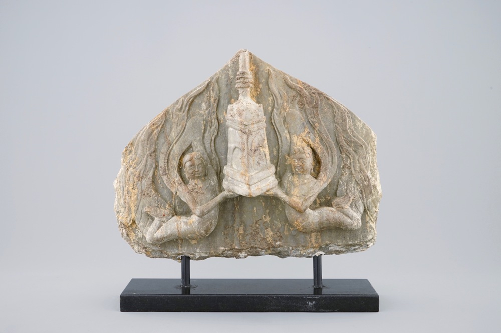 Un fragment d'un st&egrave;le bouddhiste en marbre, Chine, Dynastie Qi du Nord ou Sui, 6/7&egrave;me
