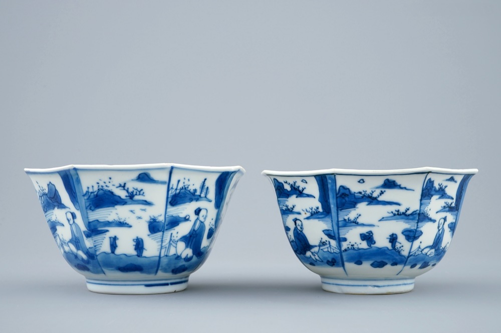 A pair of Chinese blue and white octagonal bowls, Transitional period, 1620-1683