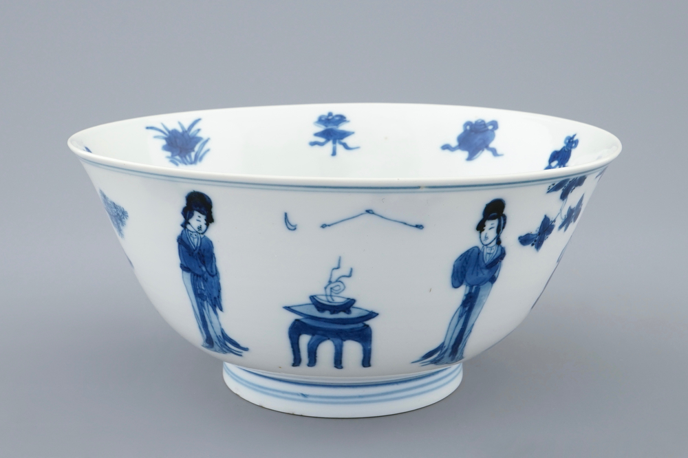 Un bol en porcelaine de Chine bleu et blanc, marque et p&eacute;riode de Kangxi