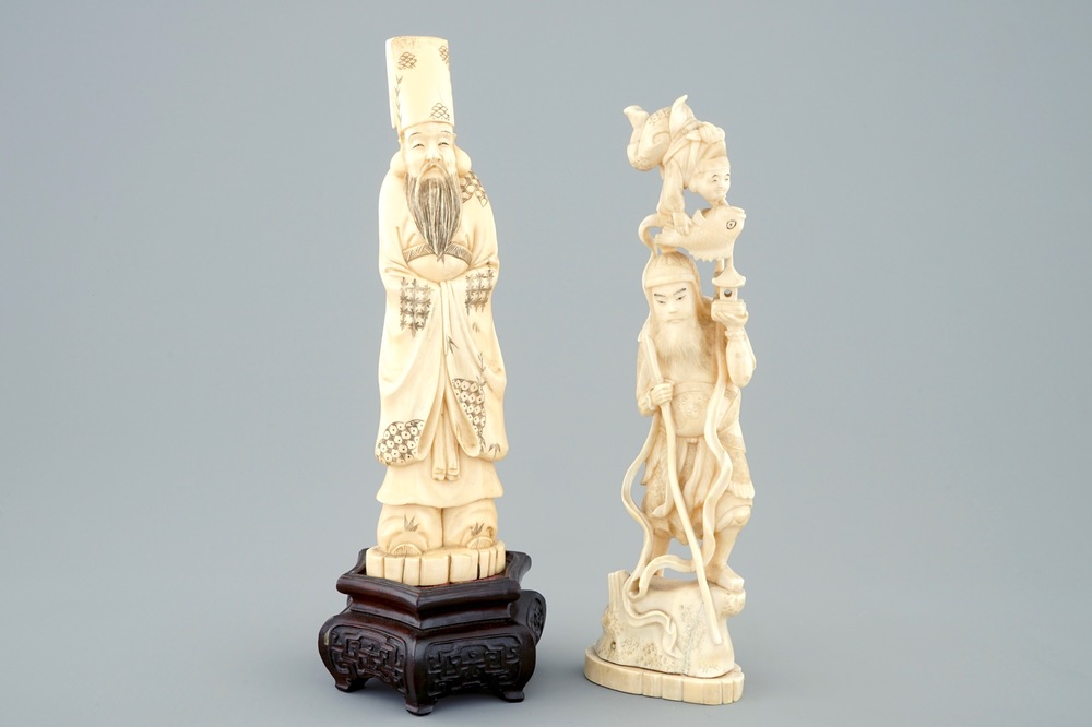 Twee Japanse ivoren okimono, Meiji, ca. 1900