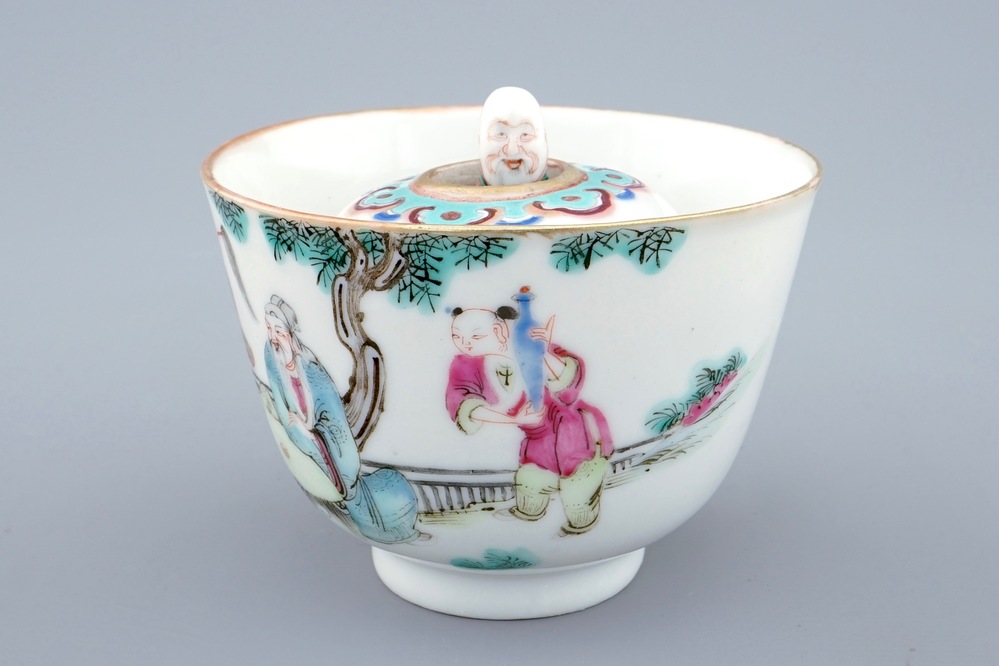 Une tasse surprise en porcelaine de Chine famille rose, marque et p&eacute;riode de Xianfeng