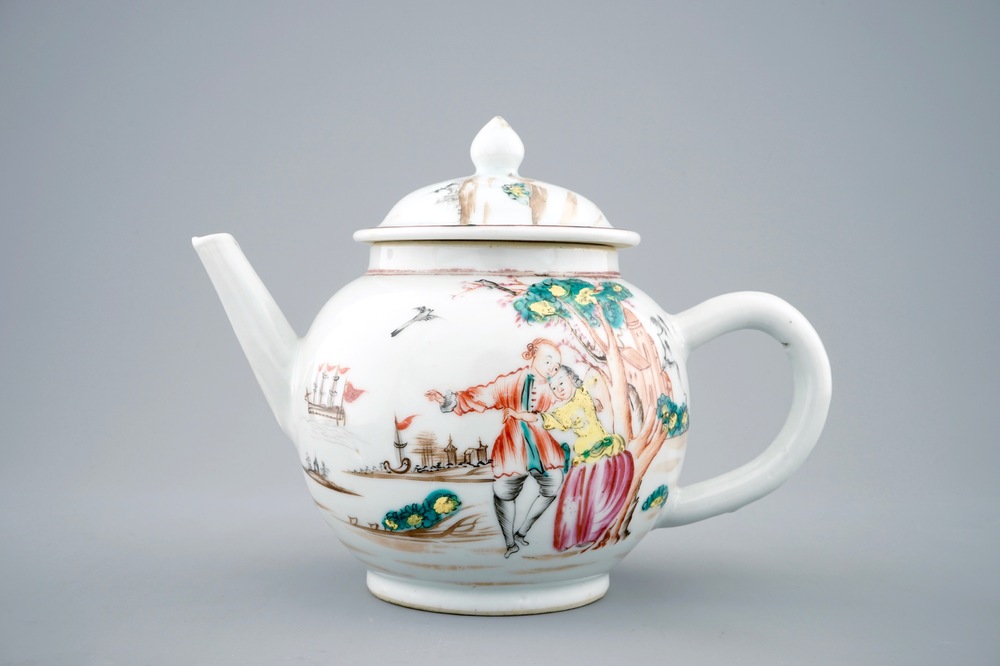 Een Chinese famille rose theepot met Europees decor van het "Afscheid van de zeeman", Qianlong, 18e eeuw