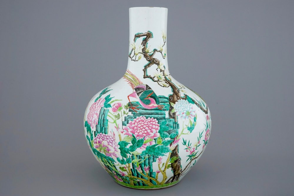 A Chinese famille rose tianqiuping bottle vase with birds among flowers, 19/20th C.