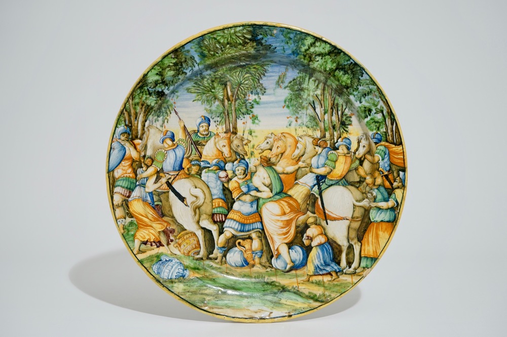 Un grand plat "Istoriato" en majolique italienne, Urbino, 1540-1560