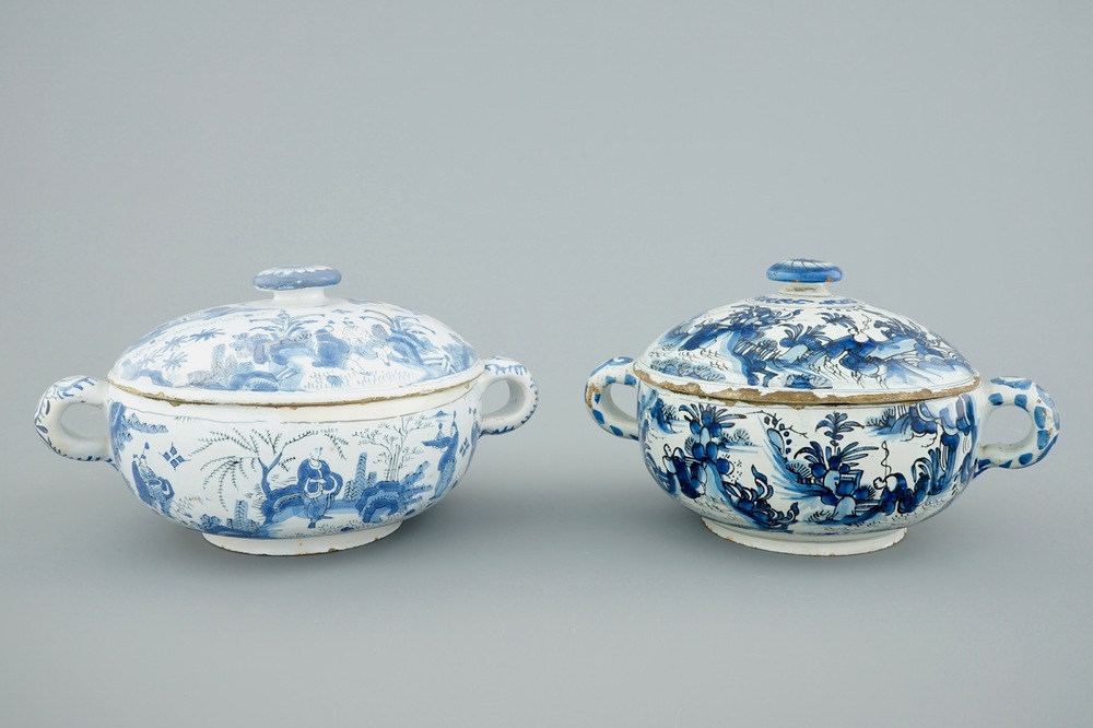 Twee Delftse blauw-witte bouillons met deksels, eind 17e eeuw