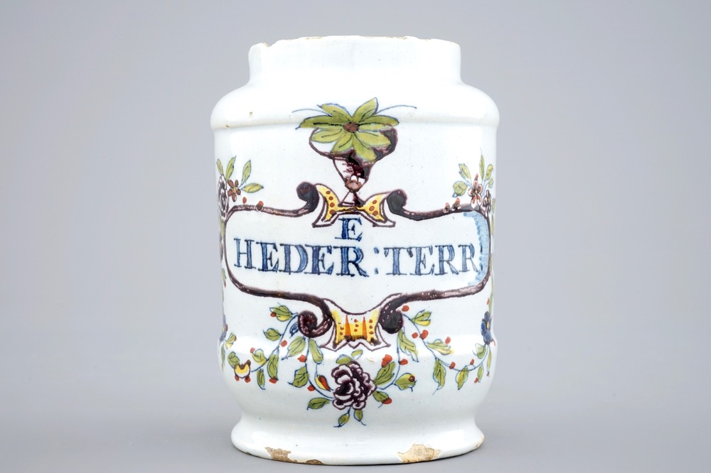 Een polychrome Delftse apothekerspot, albarello, 18e eeuw