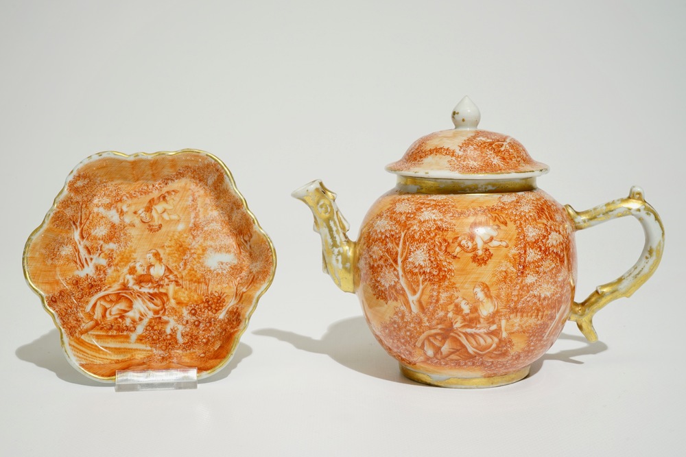 Une th&eacute;i&egrave;re sur son support en porcelaine de Chine d'exportation &agrave; d&eacute;cor romantique, Qianlong